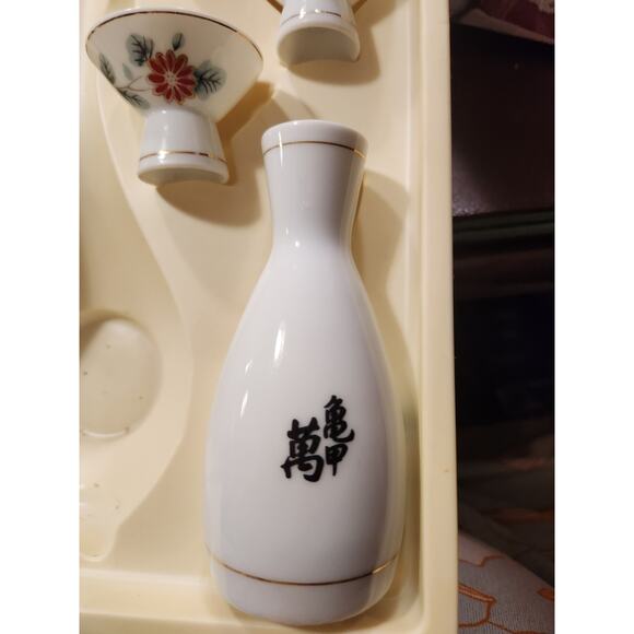 Vtg Kikkoman Sake Set w/empty sake bottle in Box - Picture 5 of 9
